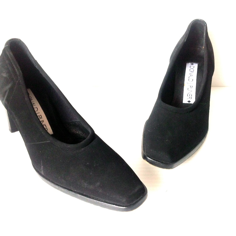 DONALD J. PLINER Black Classic Pumps